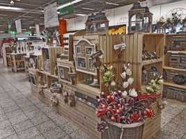 Hypermarket GLOBUS s regály na zboží  SKYWANDER od JPL